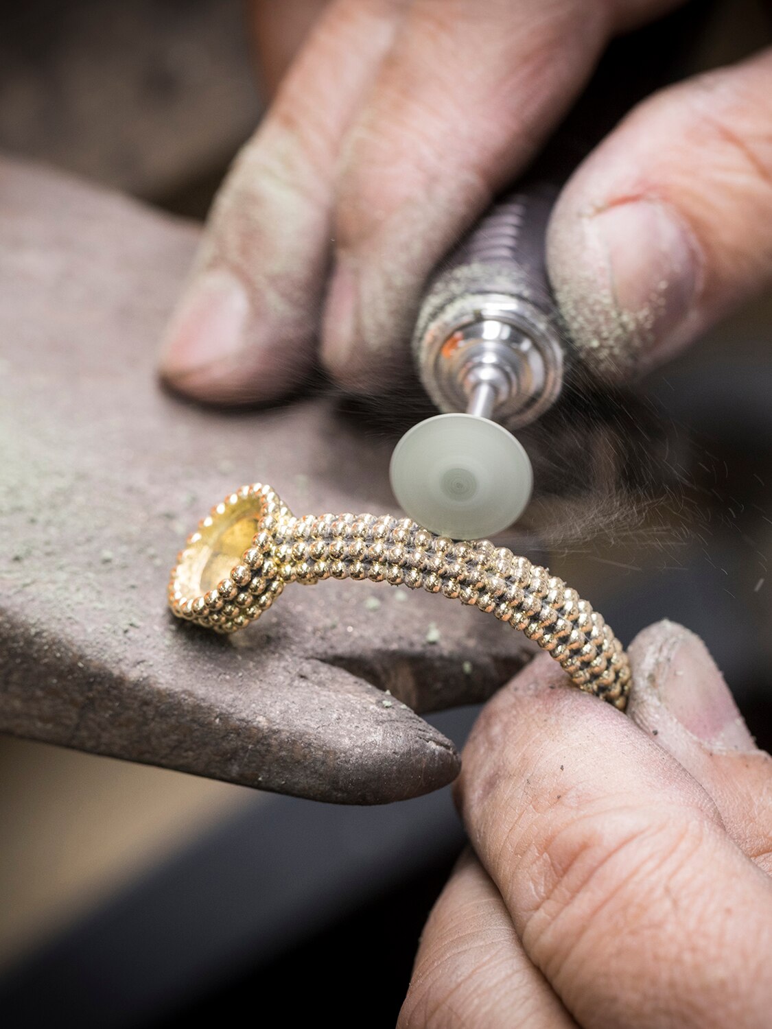 Perlée Toi & Moi secret watch, craftsmanship, Perlée collection, Van Cleef & Arpels