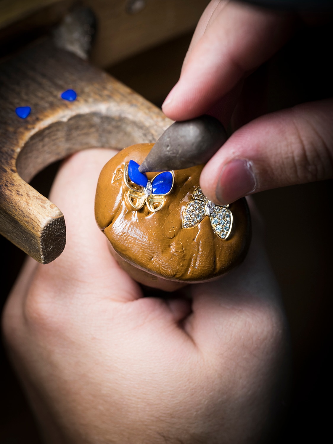 Two Butterfly earrings. 18K yellow gold, diamond, lapis lazuli, craftsmanship. Two Butterfly collection, Van Cleef & Arpels.