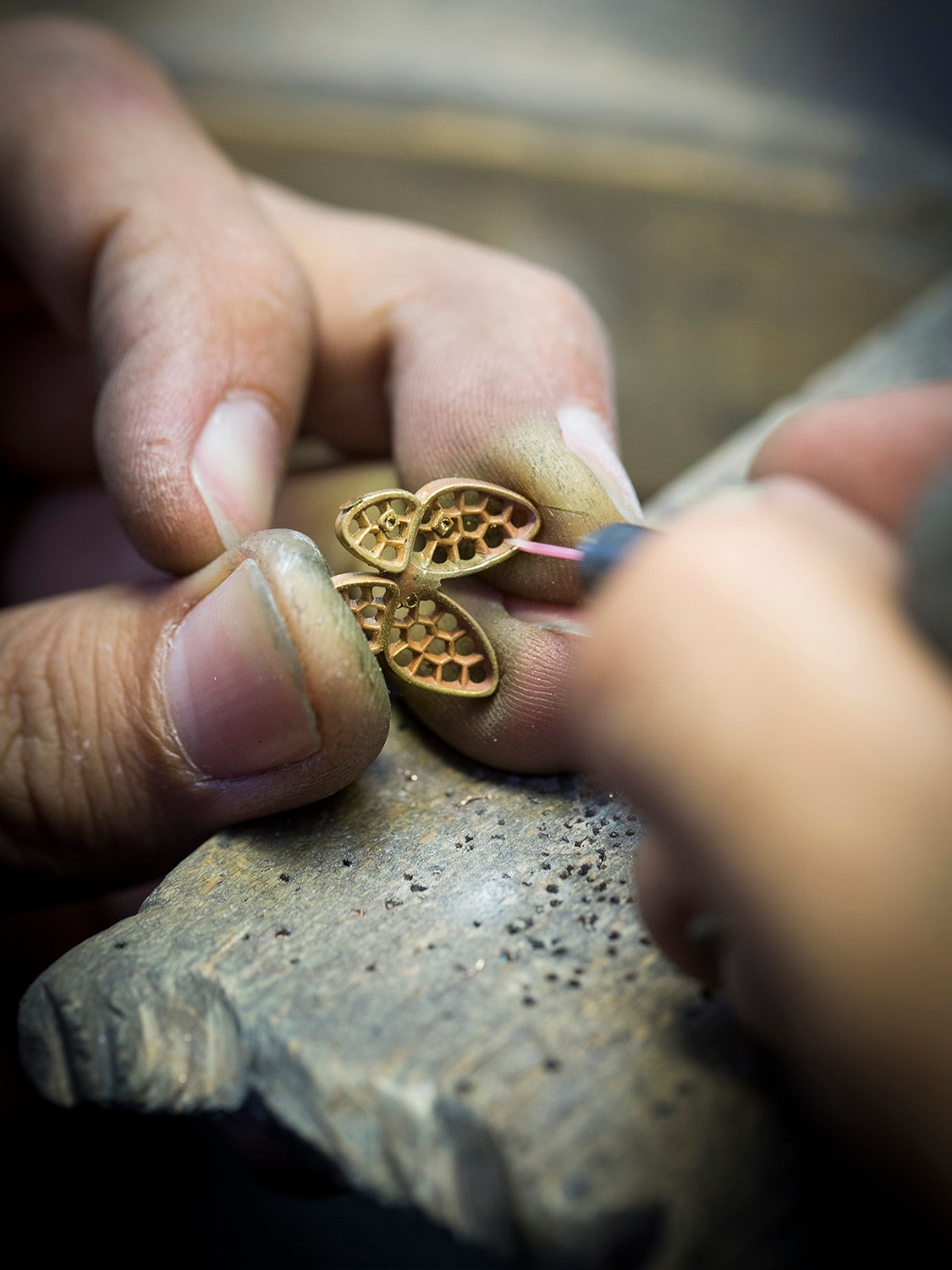 Two Butterfly earrings. 18K yellow gold, diamond, lapis lazuli, craftsmanship. Two Butterfly collection, Van Cleef & Arpels