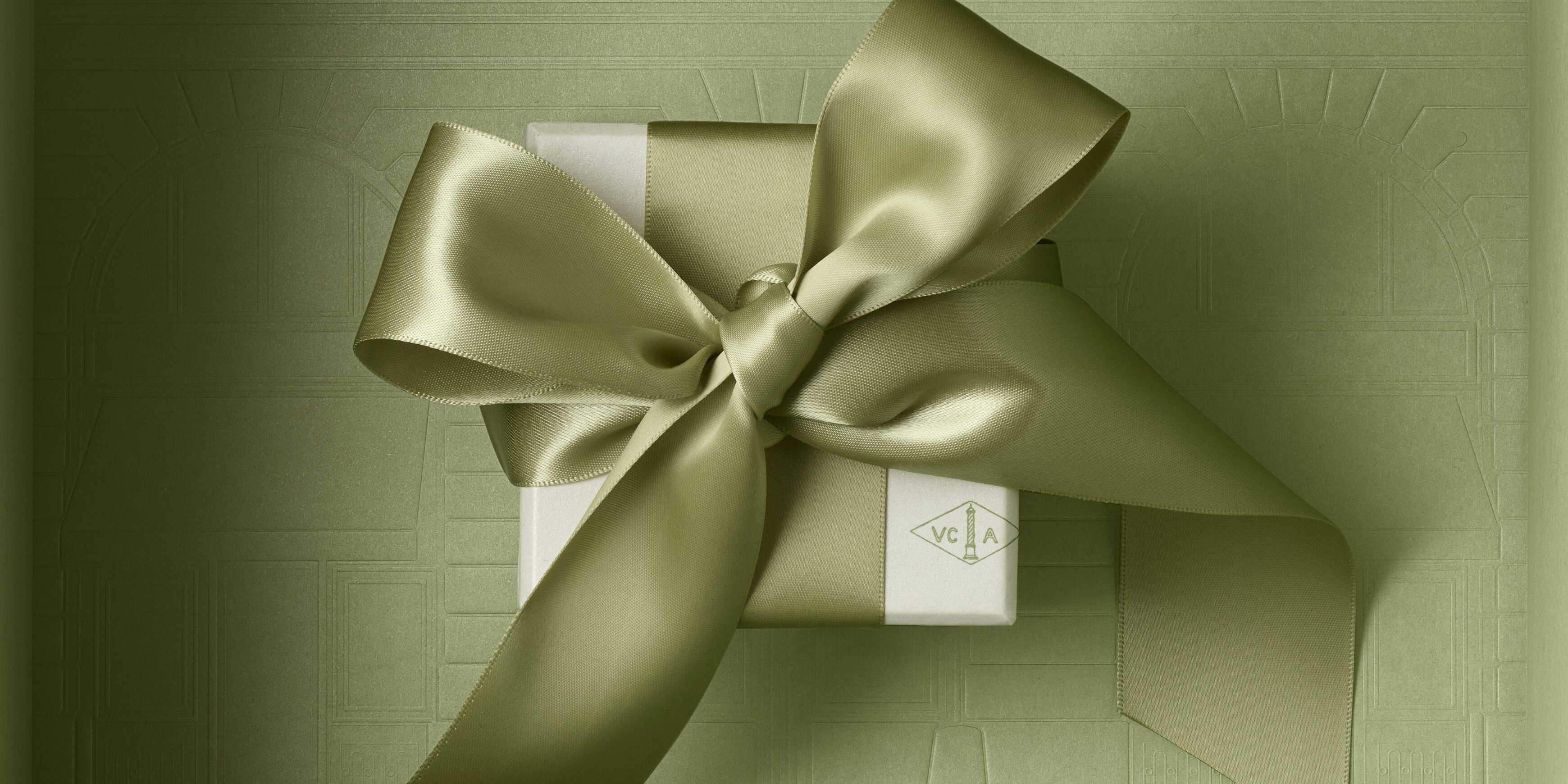 Enchanting gifts, Van Cleef & Arpels.