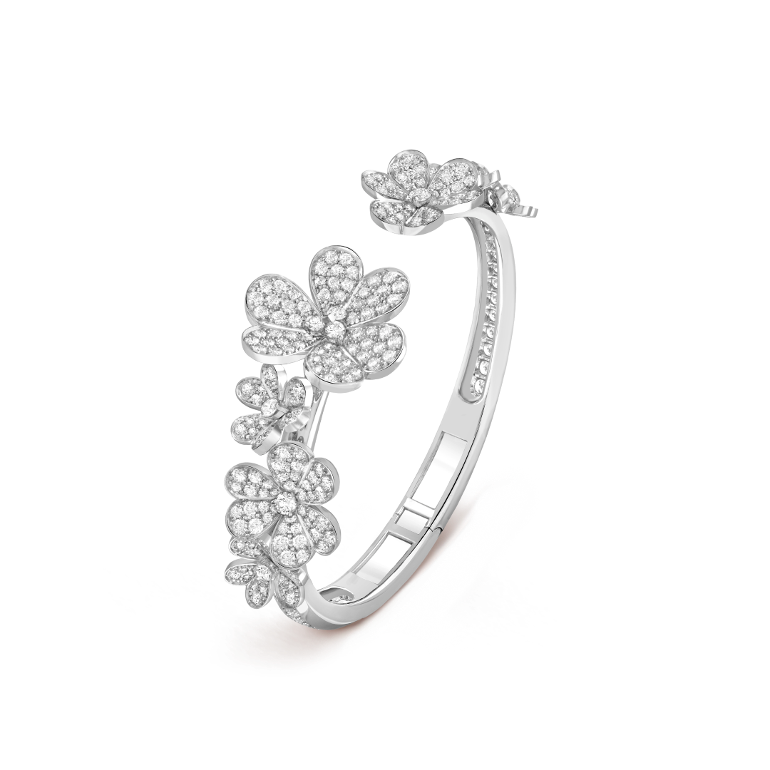 Frivole bracelet, 7 flowers, rhodium-plated 18K white gold, diamonds. Frivole collection, Van Cleef & Arpels.