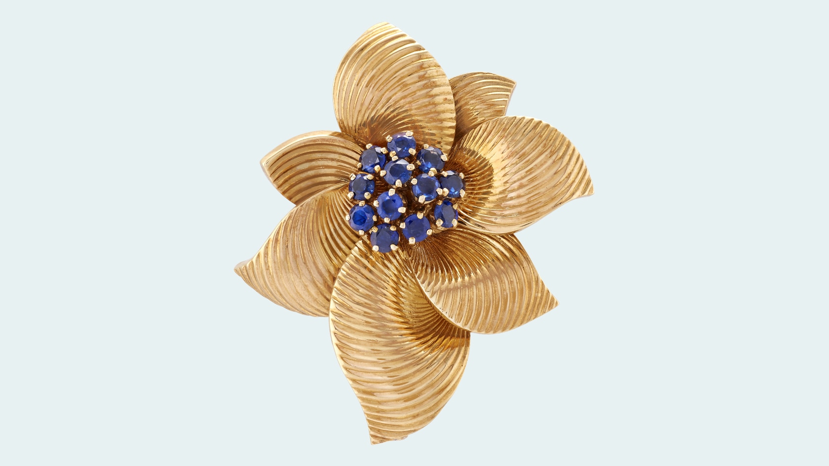 Flower clip, 1961, yellow gold, sapphires. Van Cleef & Arpels Collection.