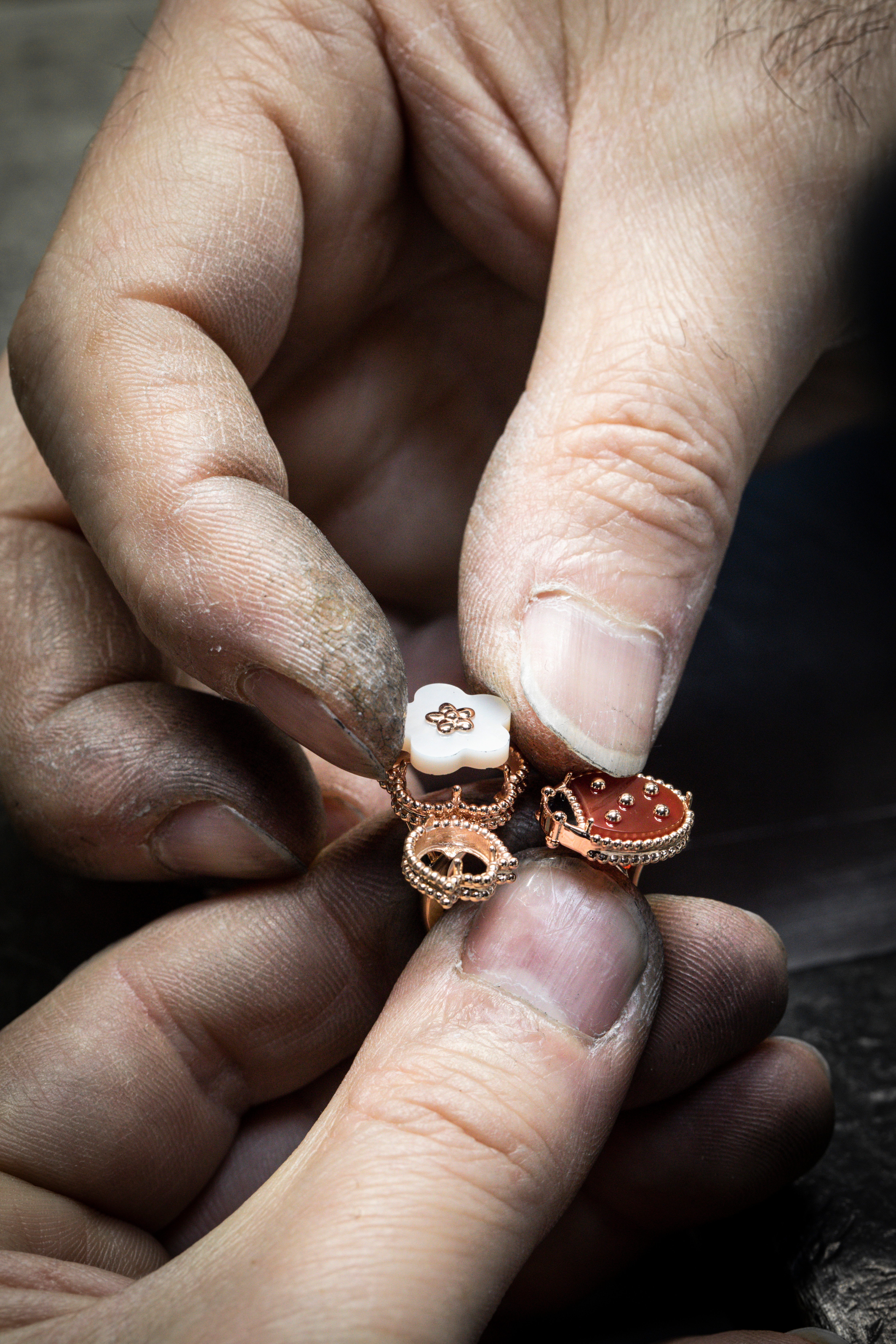 Stone setting on the Lucky Spring Between the Finger Rings™, Van Cleef & Arpels