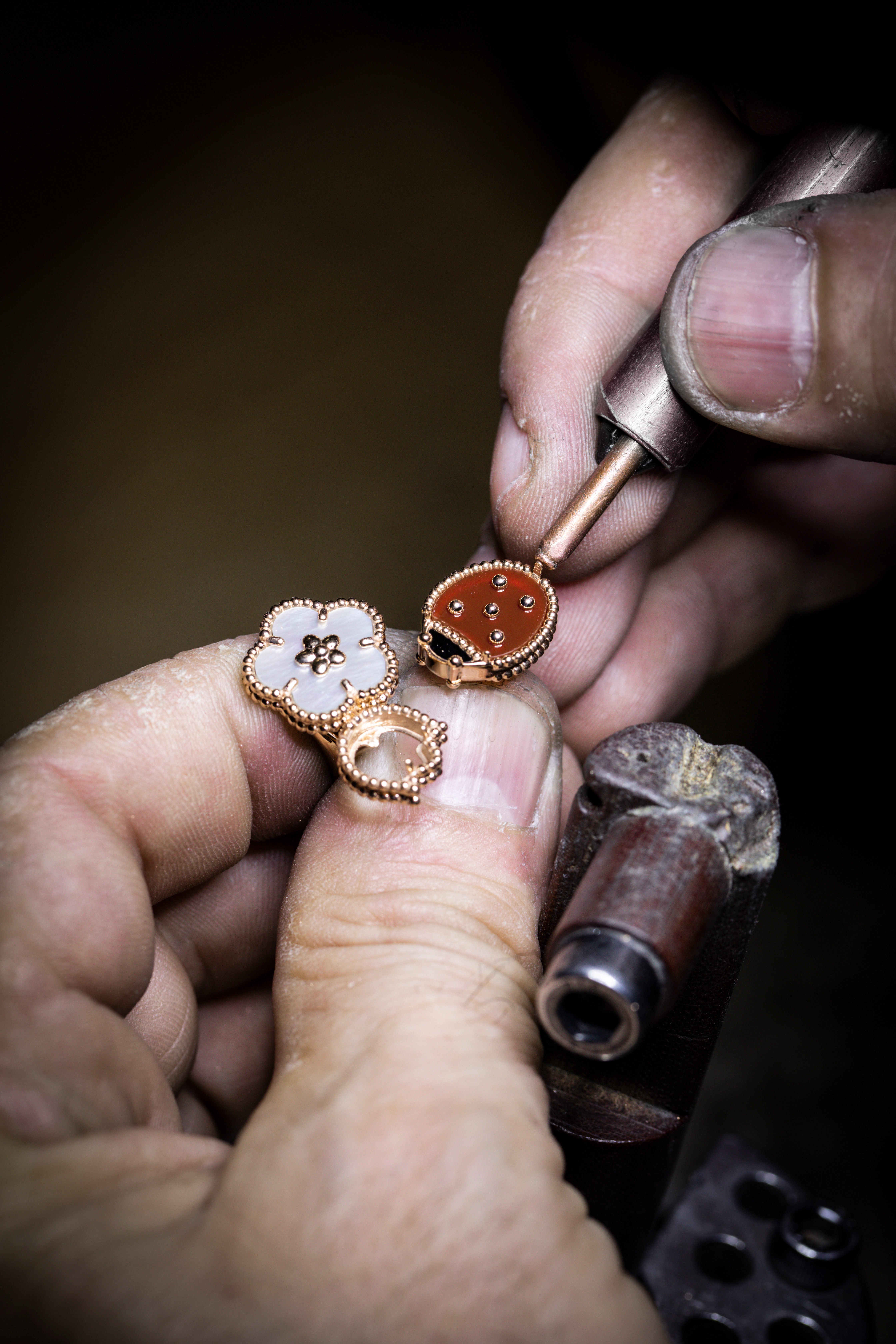 Stone setting on the Lucky Spring Between the Finger Rings™, Van Cleef & Arpels