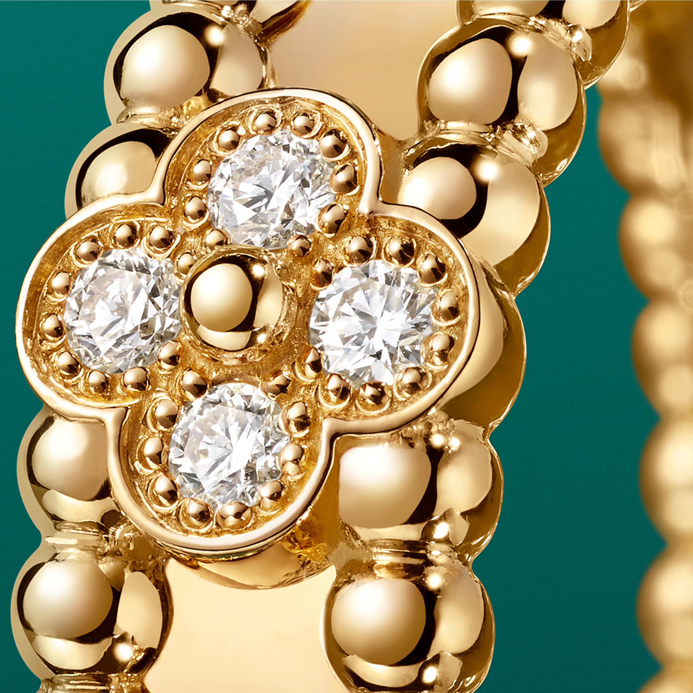 Perlée sweet clovers ring, 18K yellow gold, diamonds. Perlée® collection, Van Cleef & Arpels.