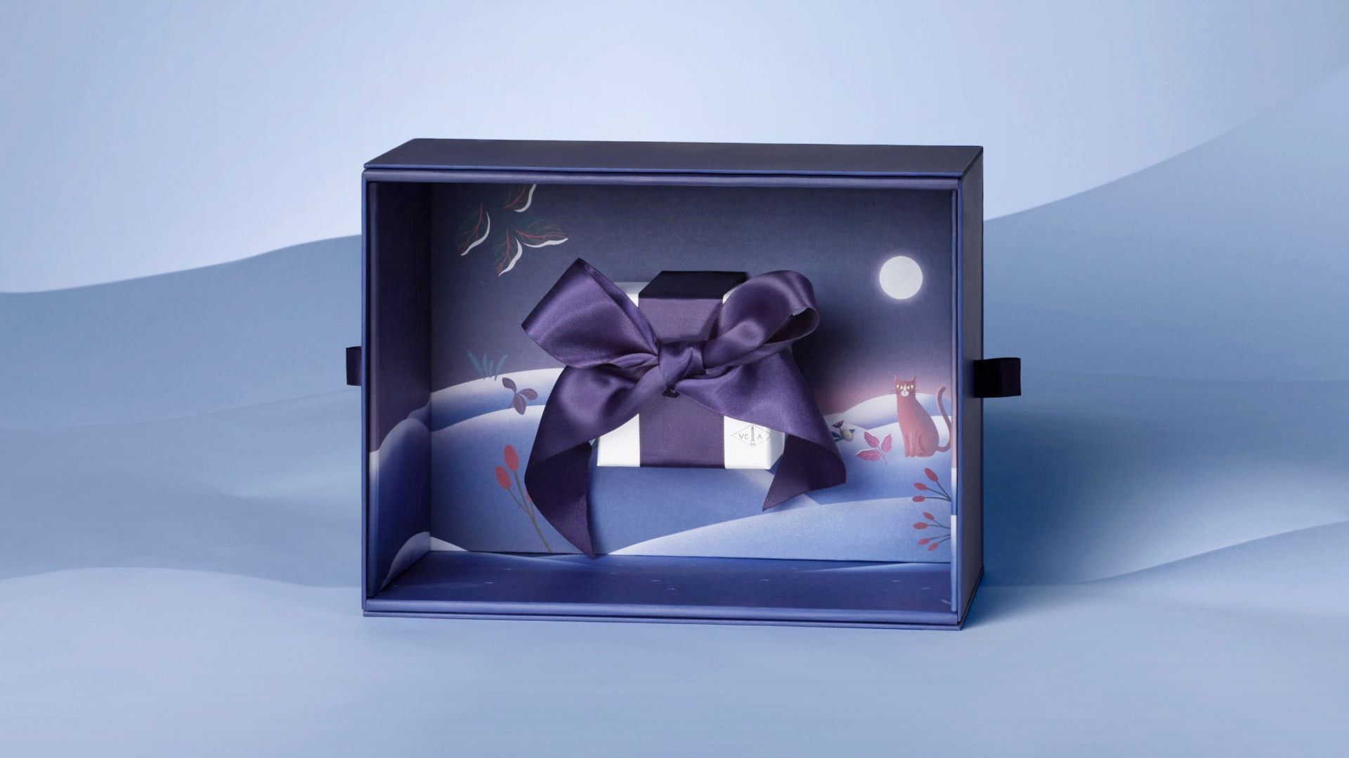 Gift wrapping by Van Cleef & Arpels